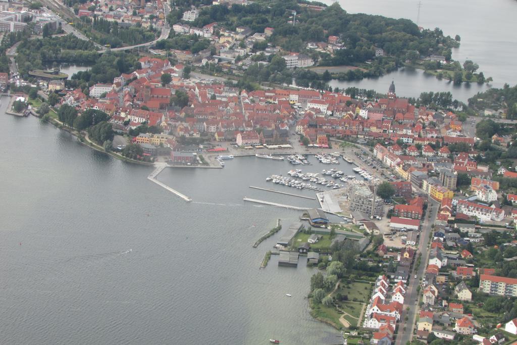 Ferienwohnung Reinersmann Waren  Bagian luar foto
